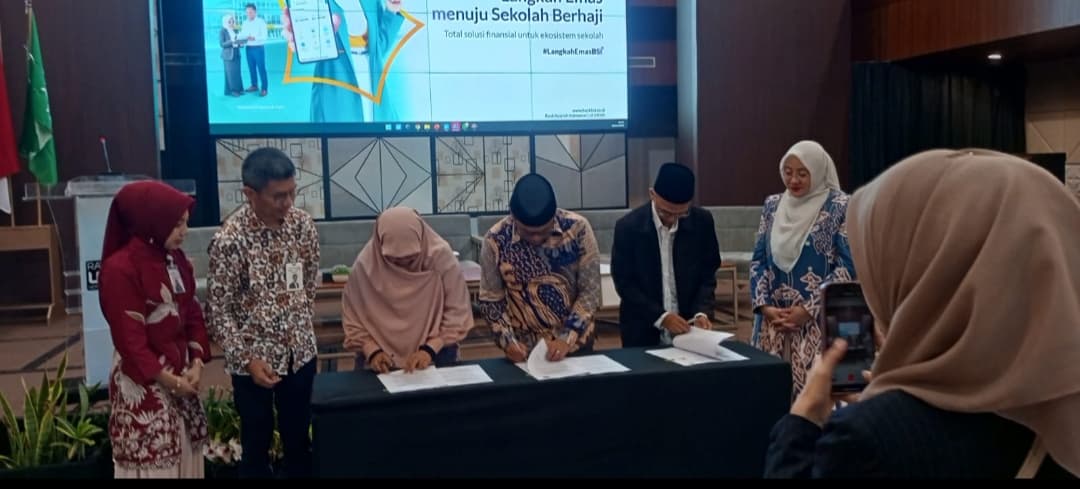 Perkuat Sinergi Ekonomi Syariah, RMI NU Kota Malang dan BSI Teken MoU di Rayz UMM